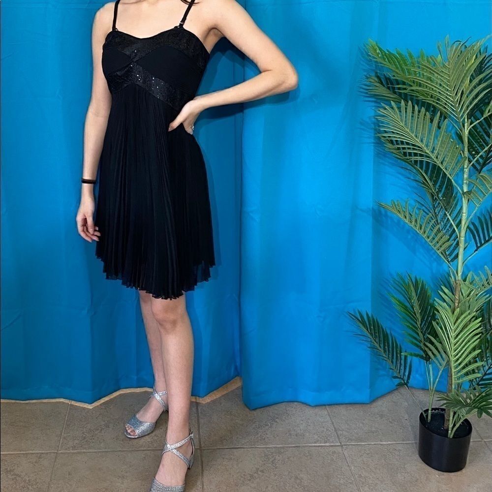 Guess Los Ángeles little black dress